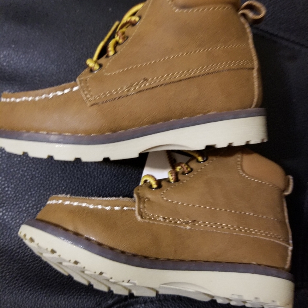 Shoes - Picture 4 of 5